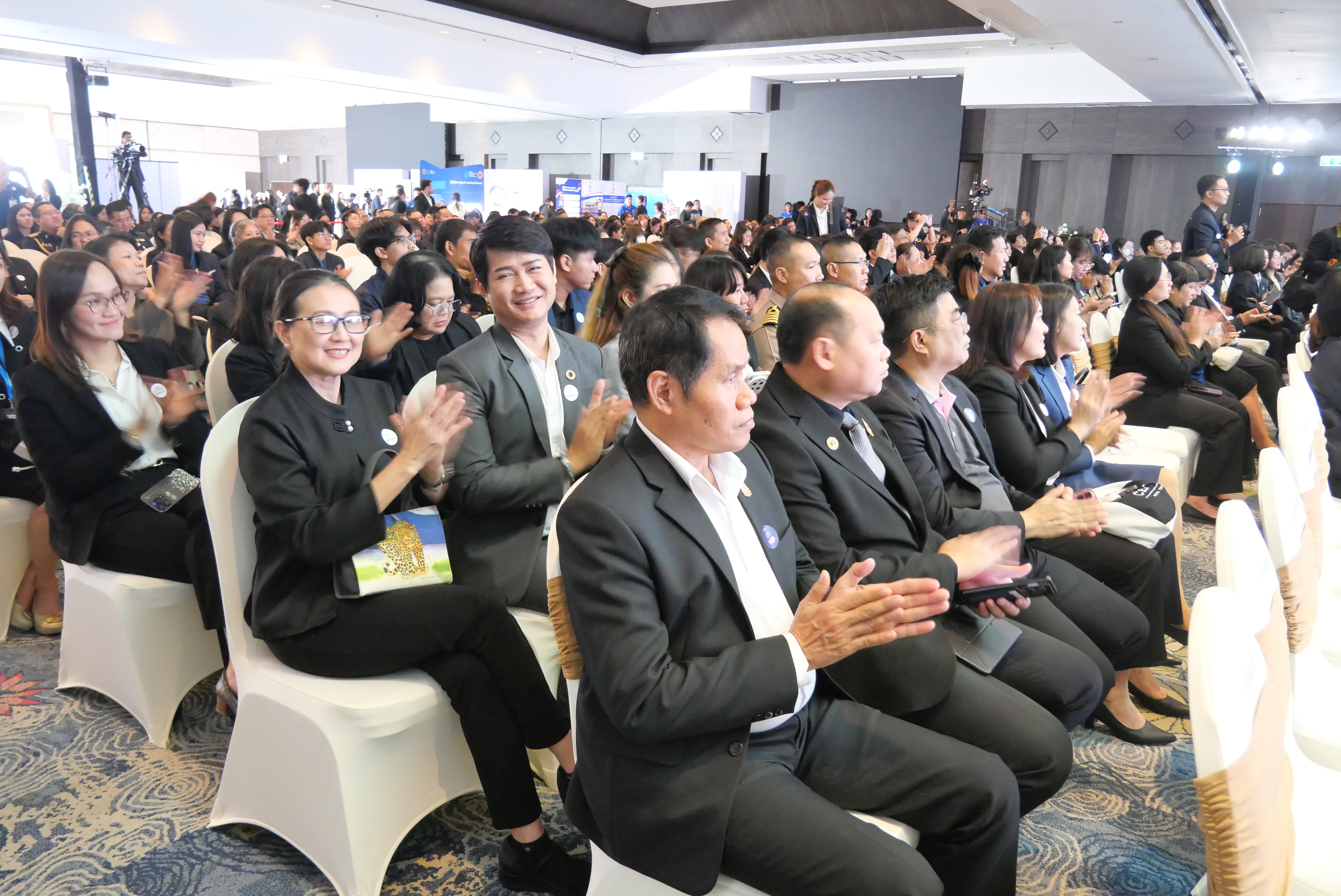 title - ส.ป.ก. ร่วมเป็นเกียรติในงานมอบรางวัลทุนหมุนเวียนดีเด่น ประจำปี 2569 